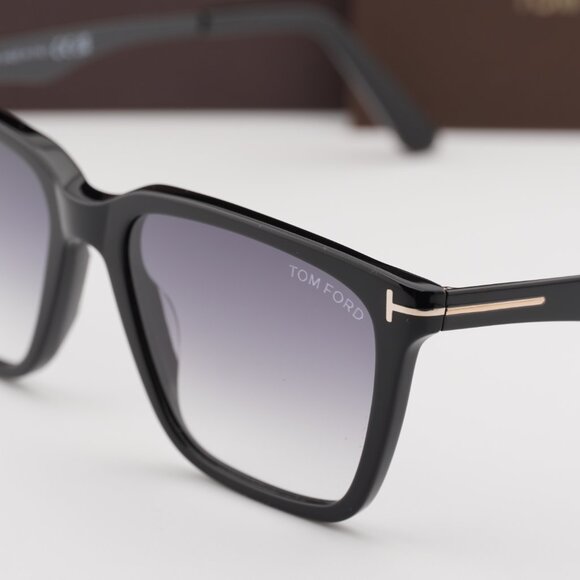 Tom Ford Garrett FT0862 01B Square Sunglasses - Black/Smoke - Picture 7 of 10